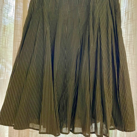 Gap size 4 Cool Cotton Skirt. Dark brown/thin white striped, fully lined. - Picture 2 of 7